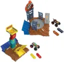 Hot Wheels® Monster Trucks – זירת פעלולים חצי גמר עם רכבת צעצוע ומכוניות מתרסקות!